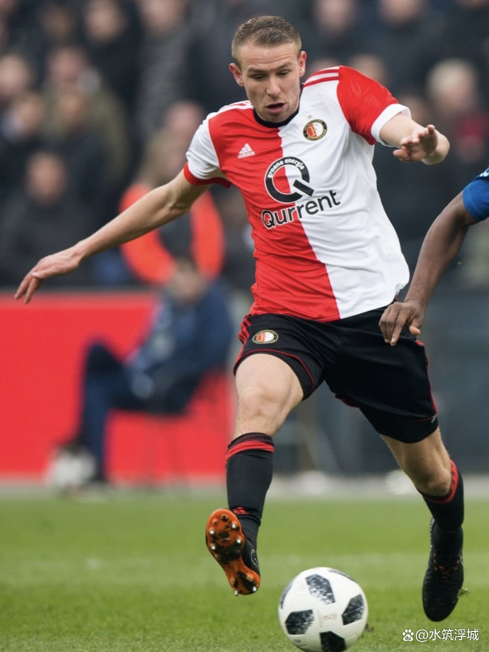 包含荷甲集结日走向成谜,阿贾克斯再遭质疑,更衣室稳定,年轻球员得到机会的词条 包含荷甲集结日走向成谜,阿贾克斯再遭质疑,更衣室稳定,年轻球员得到机会的词条