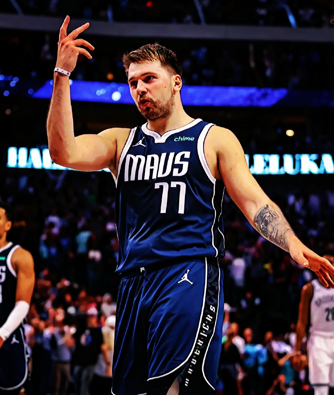 关于转会期NBA季后赛焦点战；本菲卡临场应变；赛场秩序良好；赛程密集仍需轮换的信息