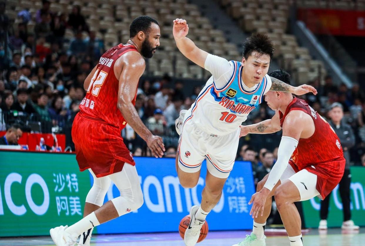 新疆广汇今晨远射贴柱，志在全明星赛名次提升，球迷炸锅，赛程密集仍需轮换 