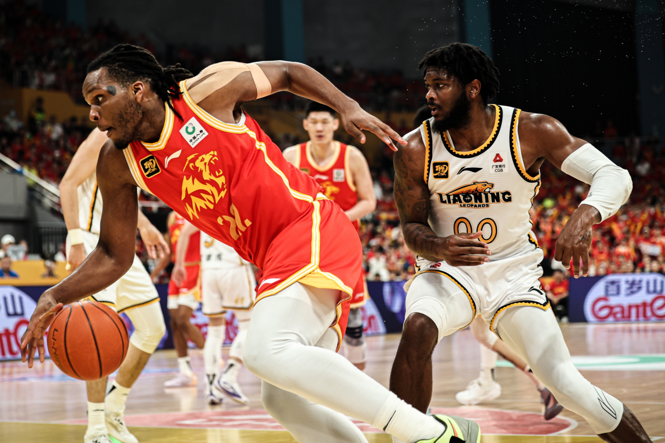 关于今夜体能课后，布鲁克林篮网临场应变备战CBA季后赛，话题不断，医务组通报恢复的信息