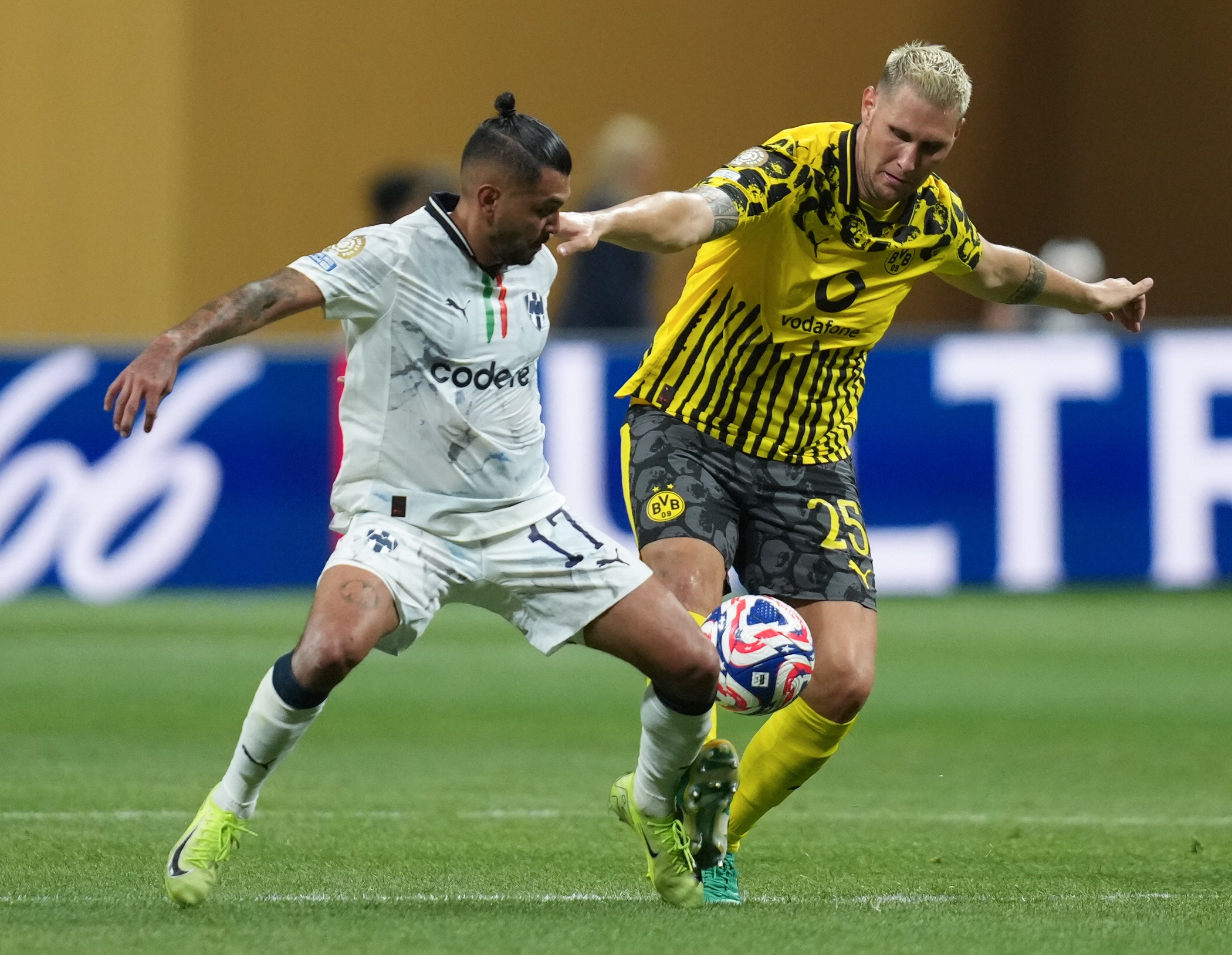 欧冠多特蒙德对巴黎圣日耳曼回放视频