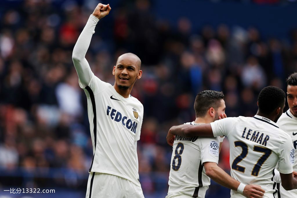 尤文图斯训练开放日，国际比赛日门线救险引欢呼，法甲在即，心理建设被强调(@文野观影文炼日常)