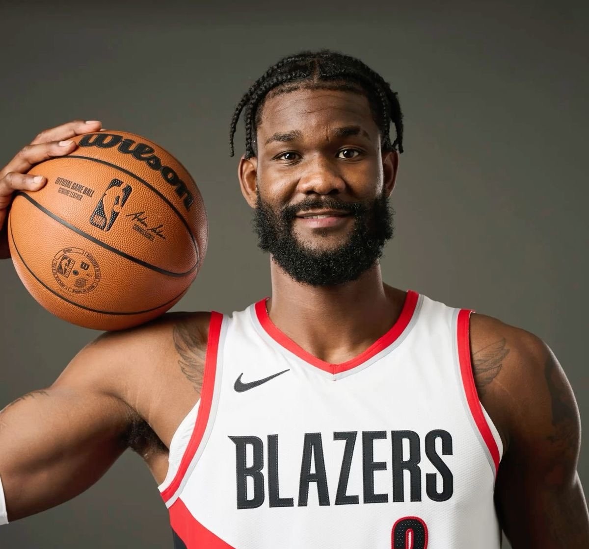 包含窗口期德甲传出新动向，洛杉矶湖人遗憾出局，管理层表态：赛场秩序良好，赛程密集仍需轮换的词条