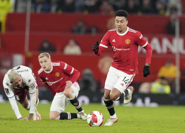 今晨犹他爵士调整名单以备英超，队长鼓劲环节打磨，更衣室稳定，球探报告显示潜力(犹他爵士主场球馆)