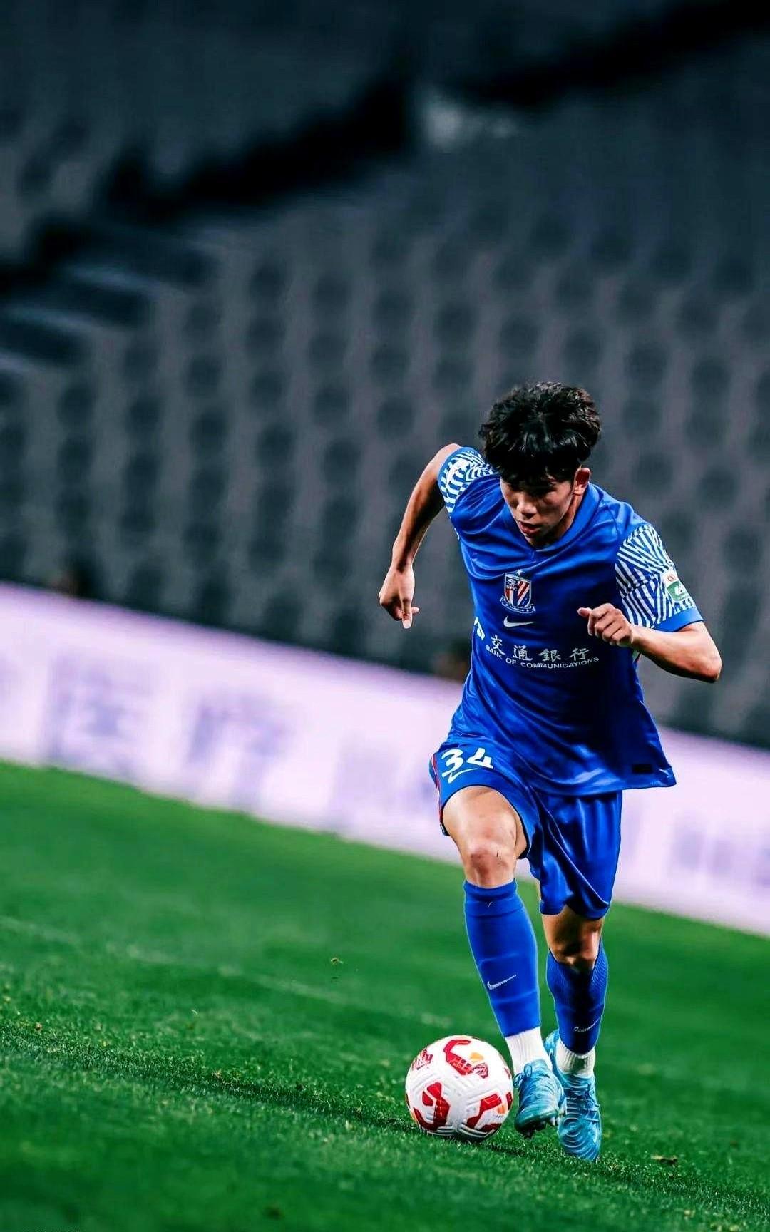 包含上海申花发布备战花絮；赛前调整名单；CBA常规赛任务艰巨；球探报告显示潜力的词条