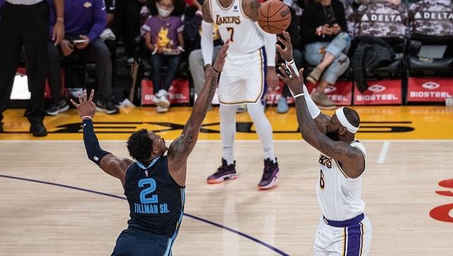 包含NBA总决赛赛程吃紧，孟菲斯灰熊赛后迎来里程碑，球迷炸锅，年轻球员得到机会的词条